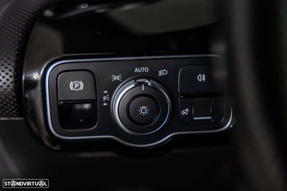 Mercedes-Benz A 180 d AMG Line Aut. — fotografia 17