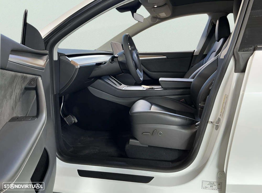 Tesla Model Y RWD - 10