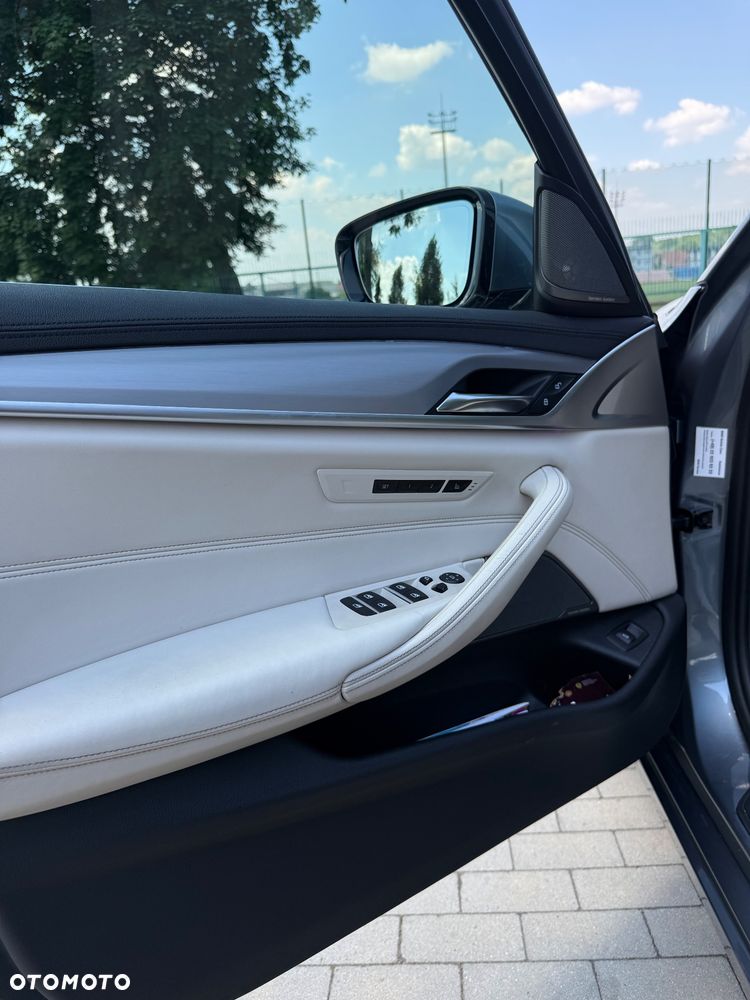 BMW Seria 5 540i xDrive Luxury Line - 15