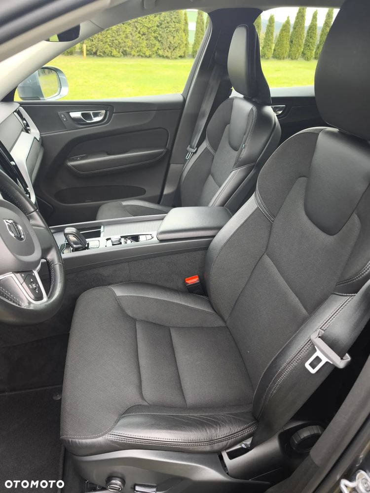 Volvo XC 60 B4 B Momentum Pro - 10