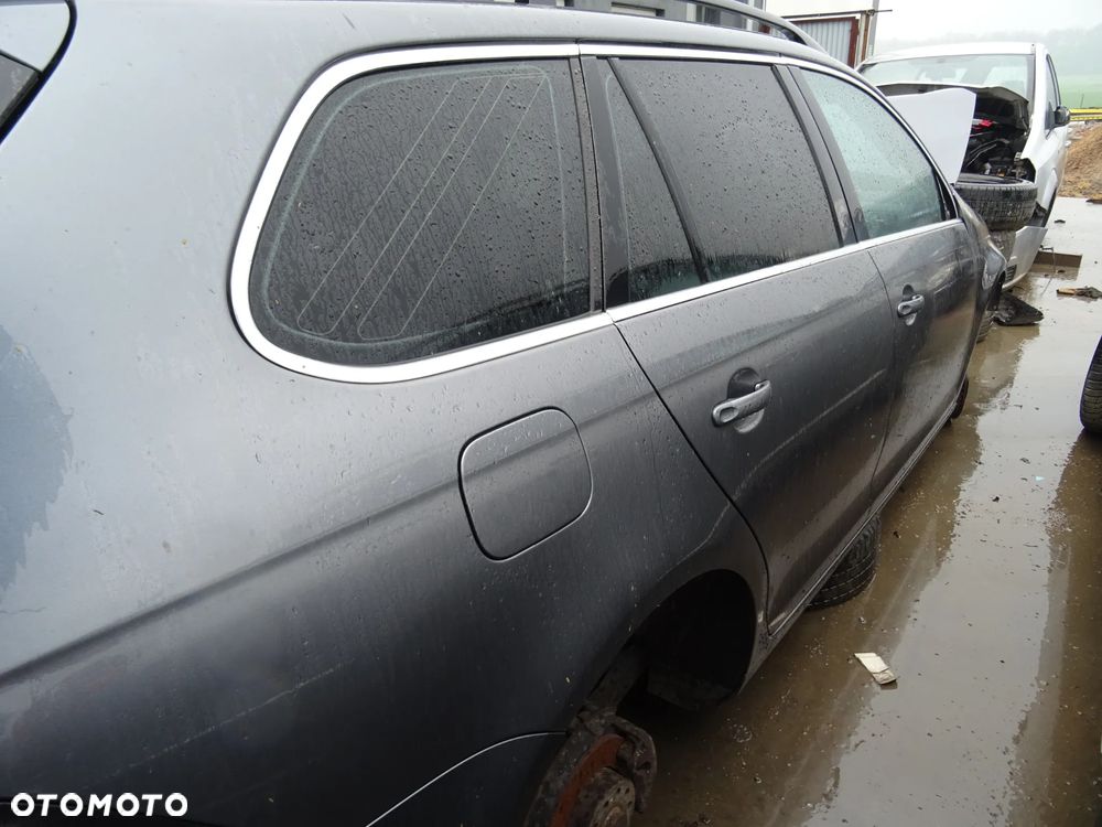 Volkswagen Golf 6 benzyna 1.4 CAX lakier(LD7X) na części drzwi zderzak klapa fotel - 4