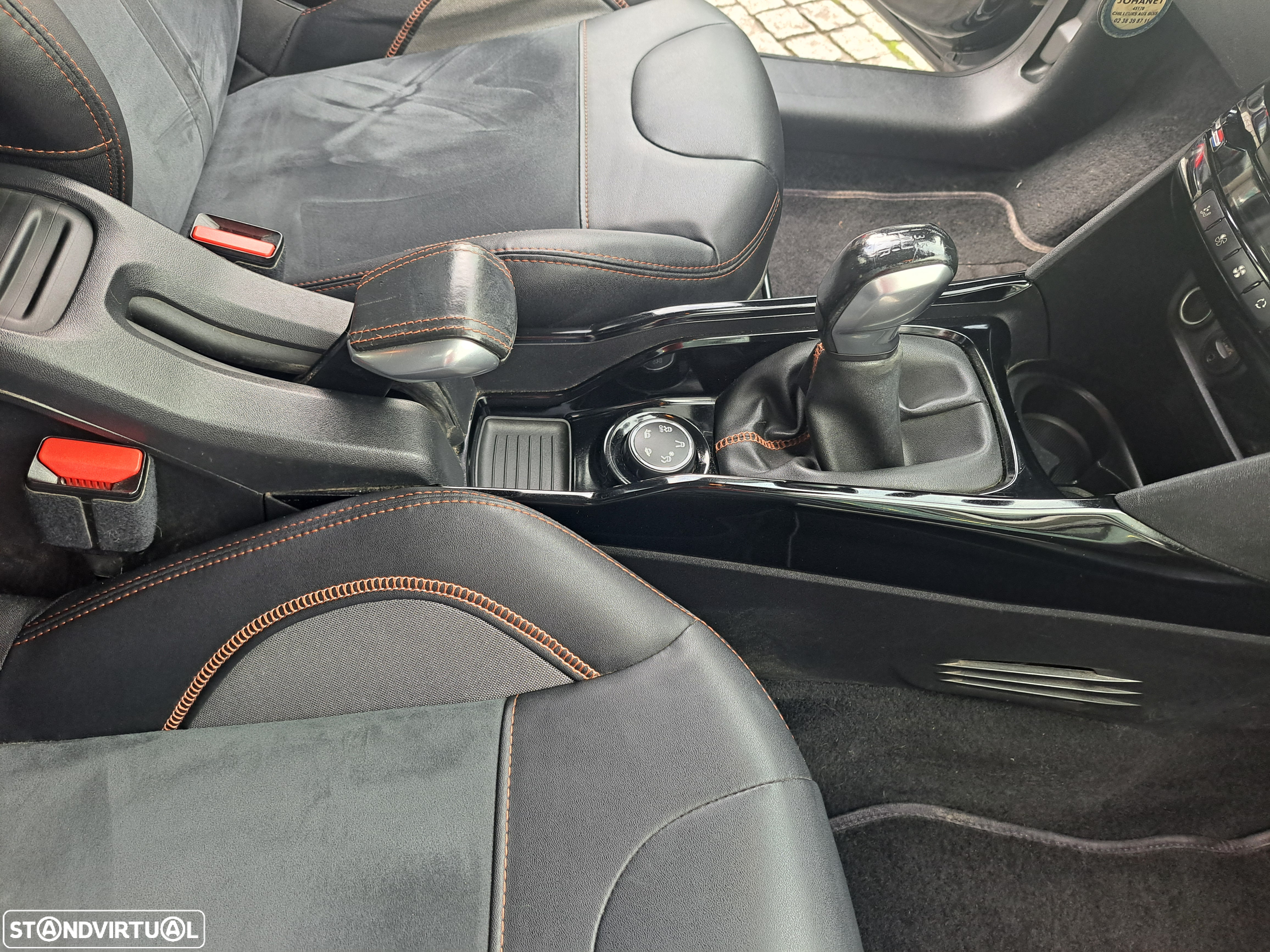 Peugeot 2008 1.2 PureTech Allure - 17