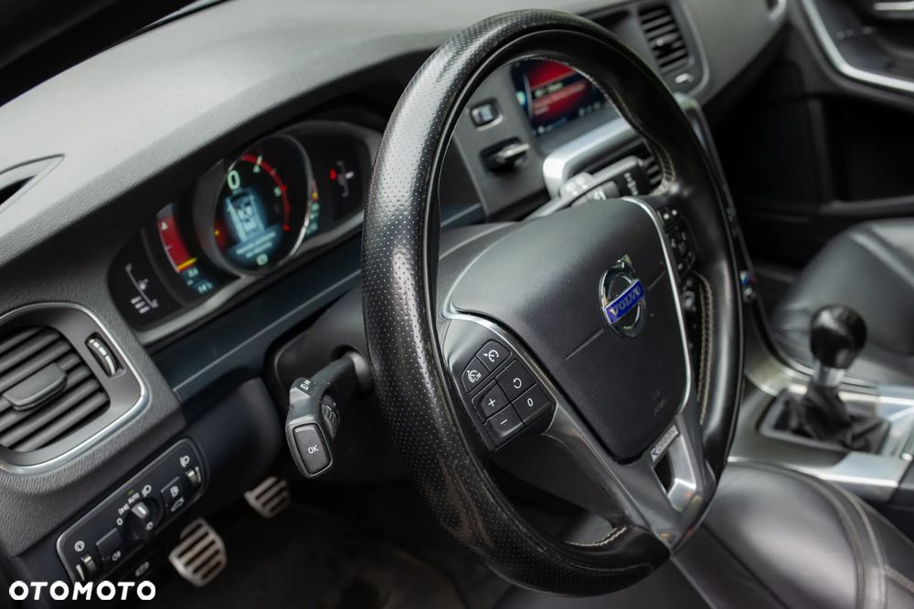 Volvo V60 D3 R-Design - 10