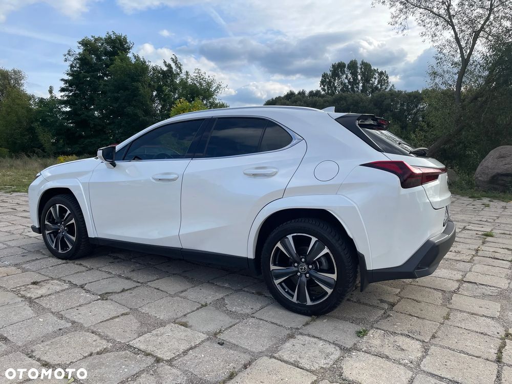 Lexus UX 250h (E-FOUR) Executive Line - 2