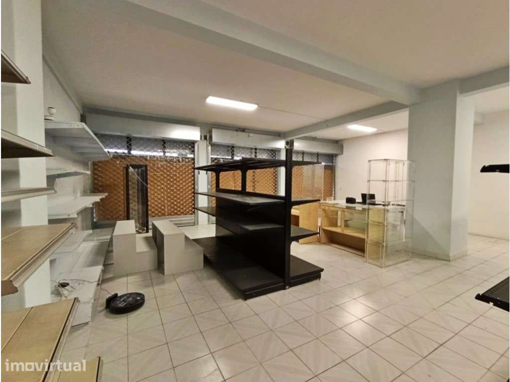 Loja 670 m2 com Montra e Excelente Visibilidade - Porto - Grande imagem: 2/23