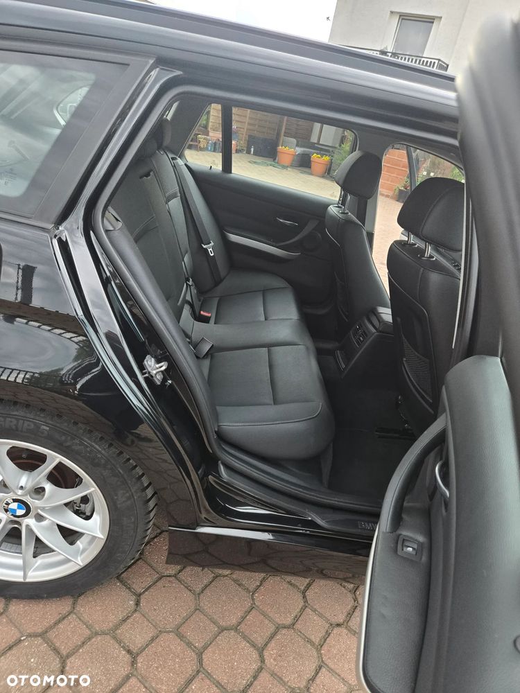 BMW Seria 3 318i Edition Exclusive - 21