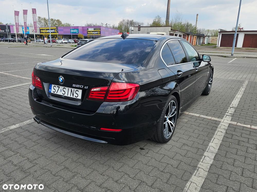 BMW Seria 5 520d xDrive - 18