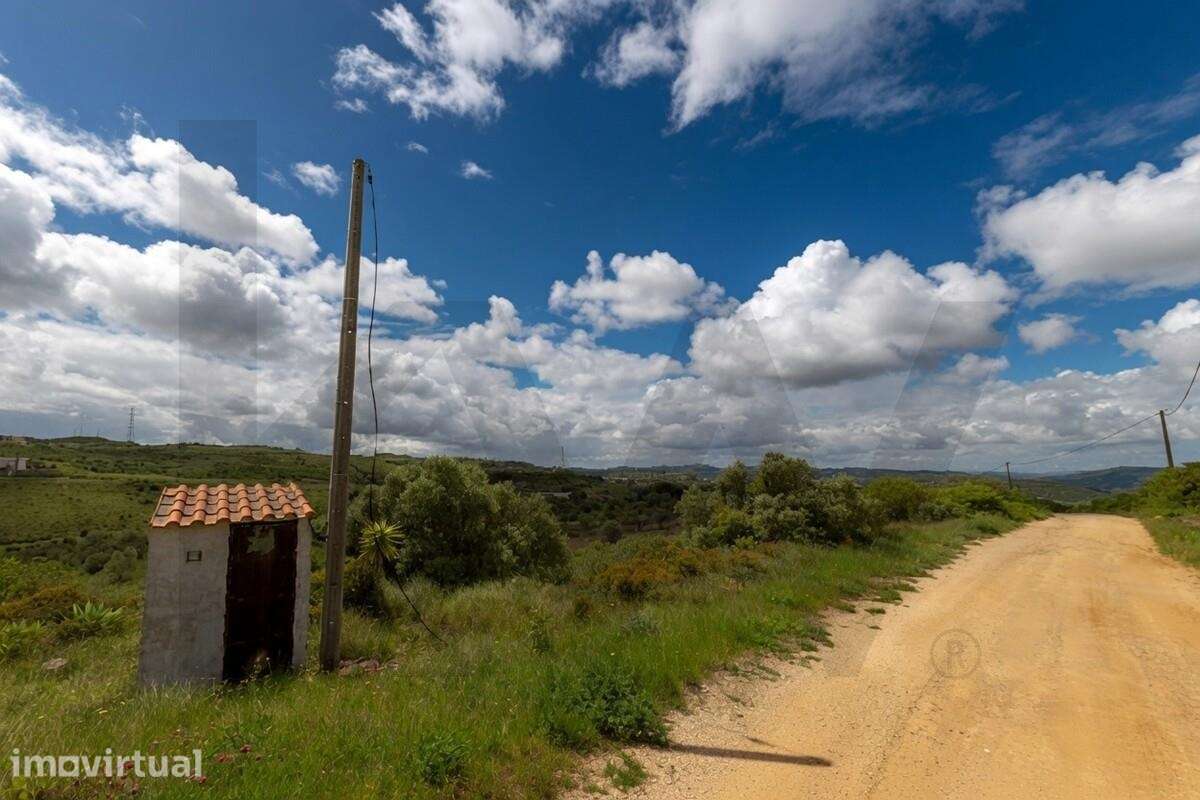 Terreno Rústico com 11.480 m2 em Santiago dos Velhos - Grande imagem: 2/15