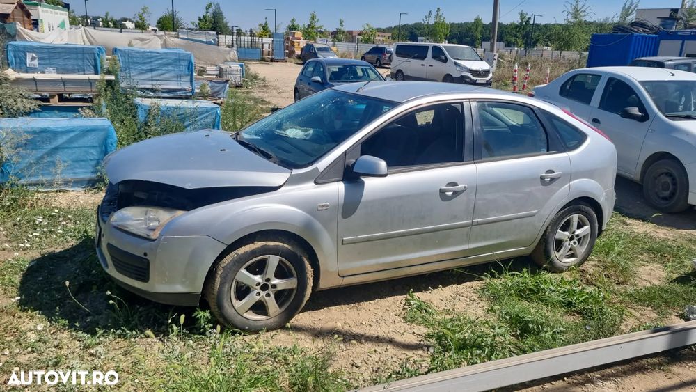 Ford Focus 1.4i Trend - 5