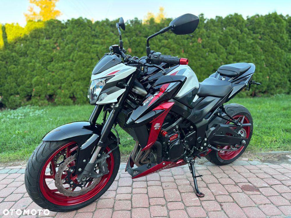 Suzuki GSX - 28