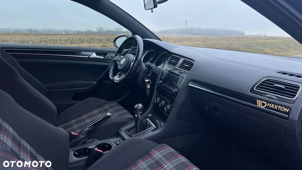 Volkswagen Golf GTI (BlueMotion Technology) - 14