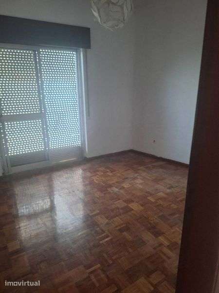Apartamento T3 (1º Andar de Vivenda) Catujal - Grande imagem: 4/10