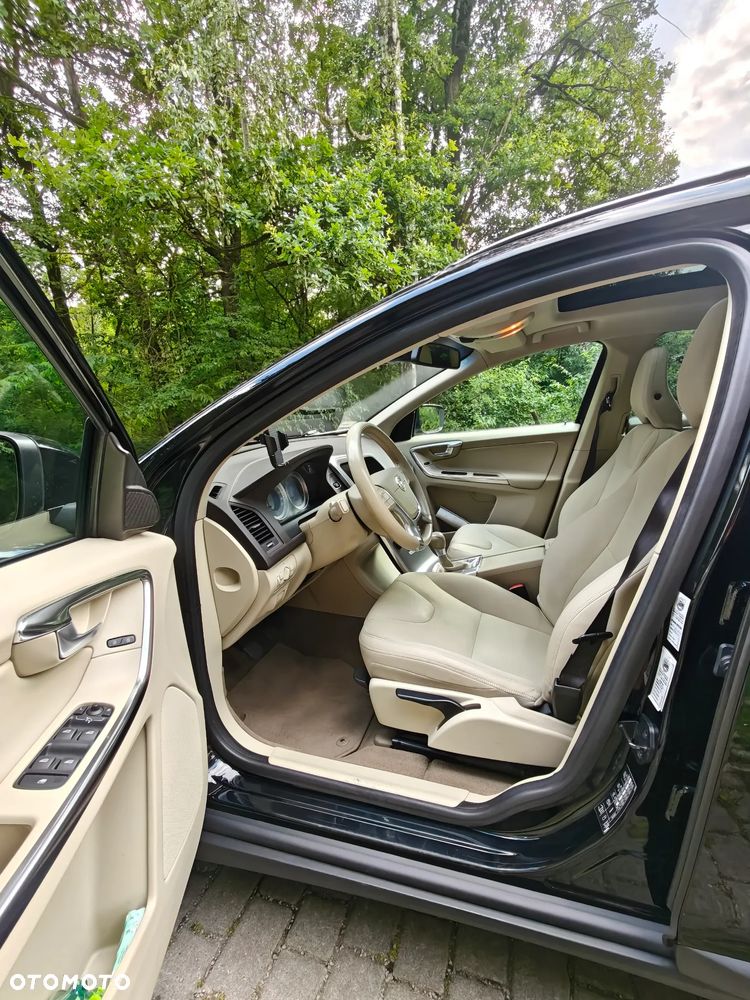 Volvo XC 60 2.4D AWD Momentum - 12