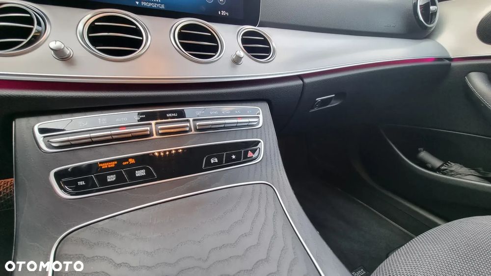 Mercedes-Benz Klasa E 220 d 4-Matic AMG/Avantgarde - 22