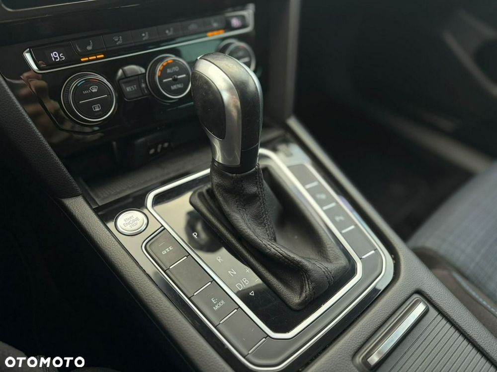 Volkswagen Passat - 16
