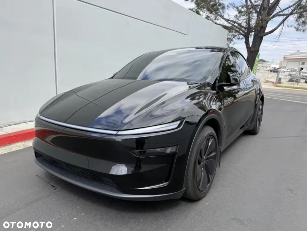 Tesla Model Y - 2