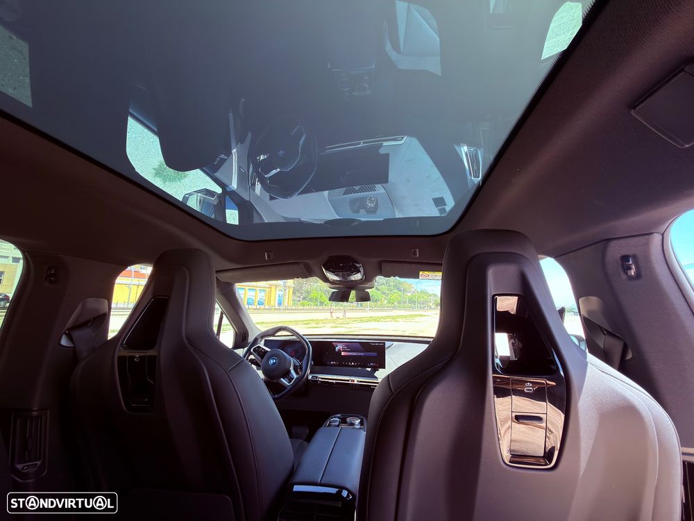 BMW iX xDrive 50 Pack Desportivo — fotografia 33