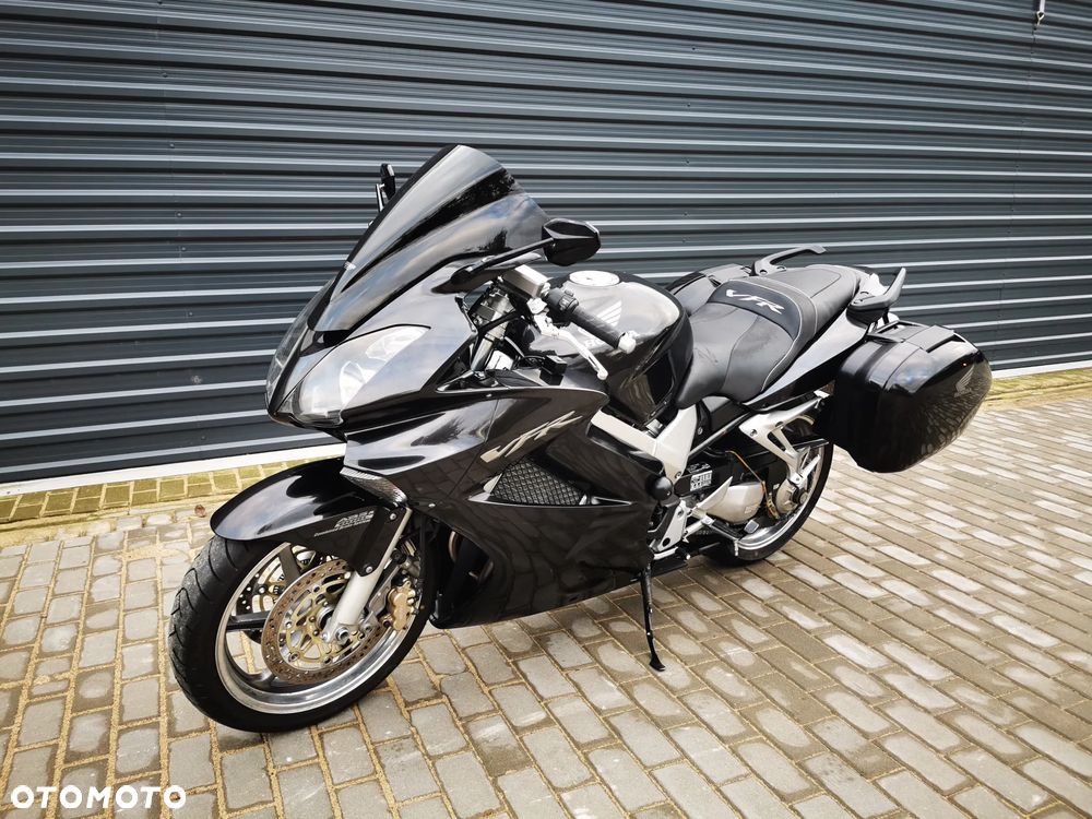 Honda VFR - 29