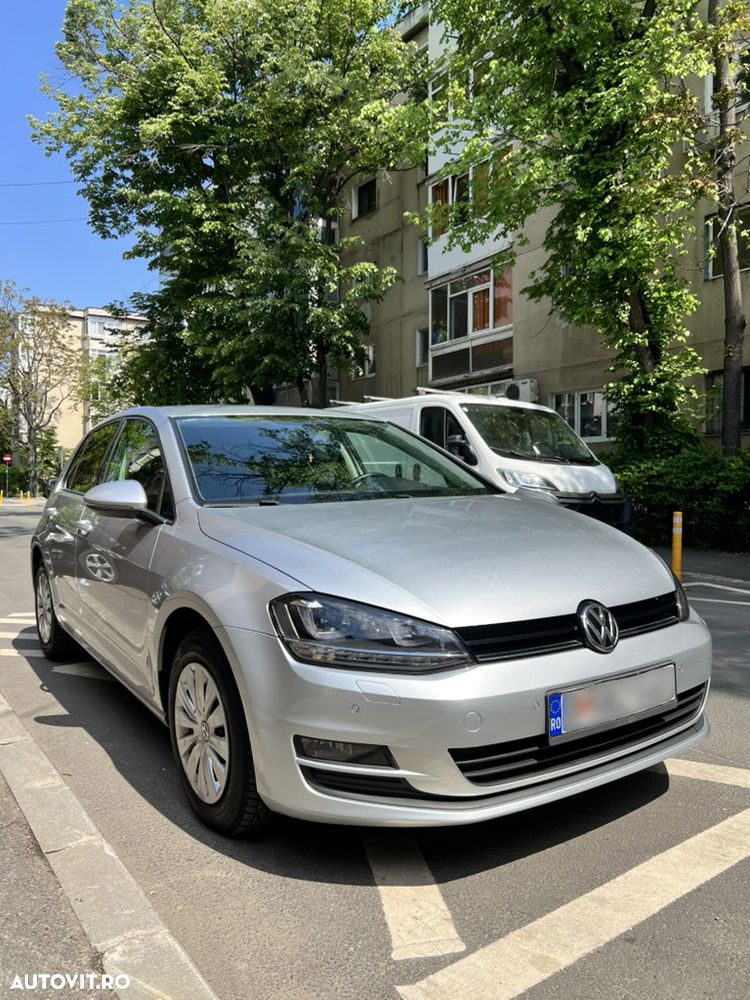 Volkswagen Golf - 8