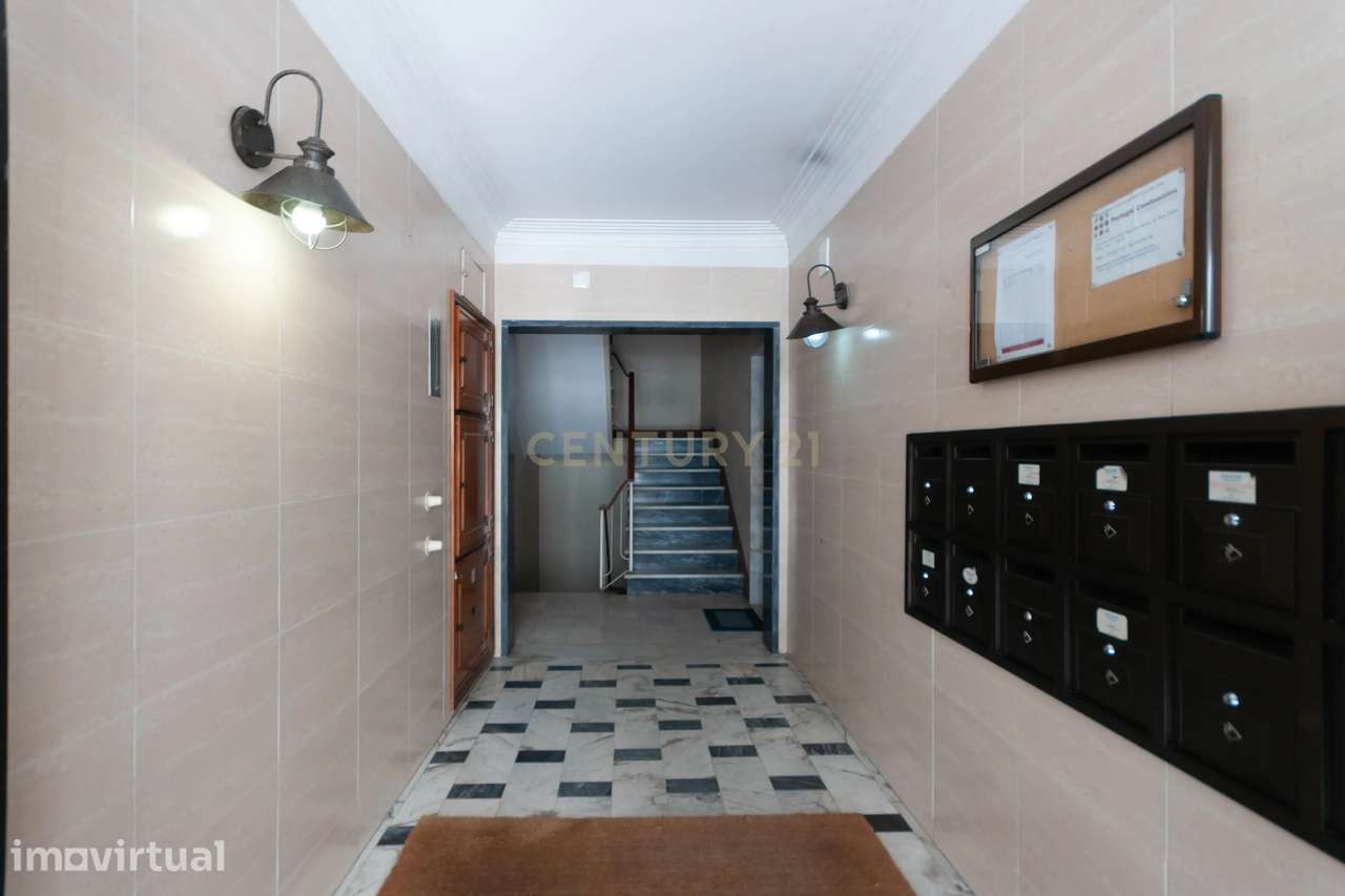 T2+1 Duplex com Garagem em Carcavelos - Grande imagem: 2/39