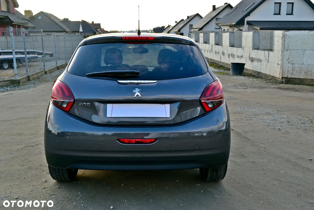 Peugeot 208 - 11