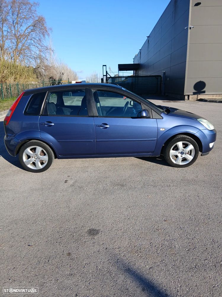 Ford Fiesta 1.25 Ambiente - 2