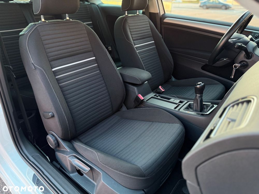 Volkswagen Golf - 18
