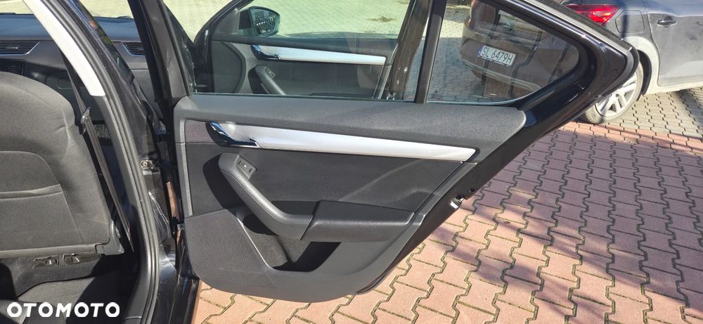 Skoda Octavia Combi 1.6 TDI (Green tec) DSG Ambition - 29