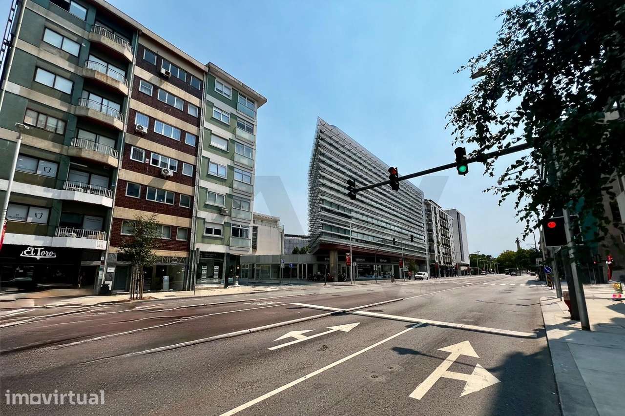 Apartamento T0 Renovado na Avenida da Boavista – Porto - Arrendamento - Grande imagem: 3/27
