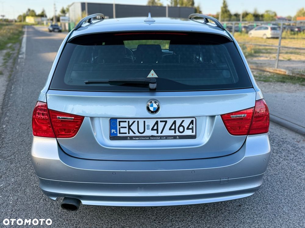 BMW Seria 3 318i - 9