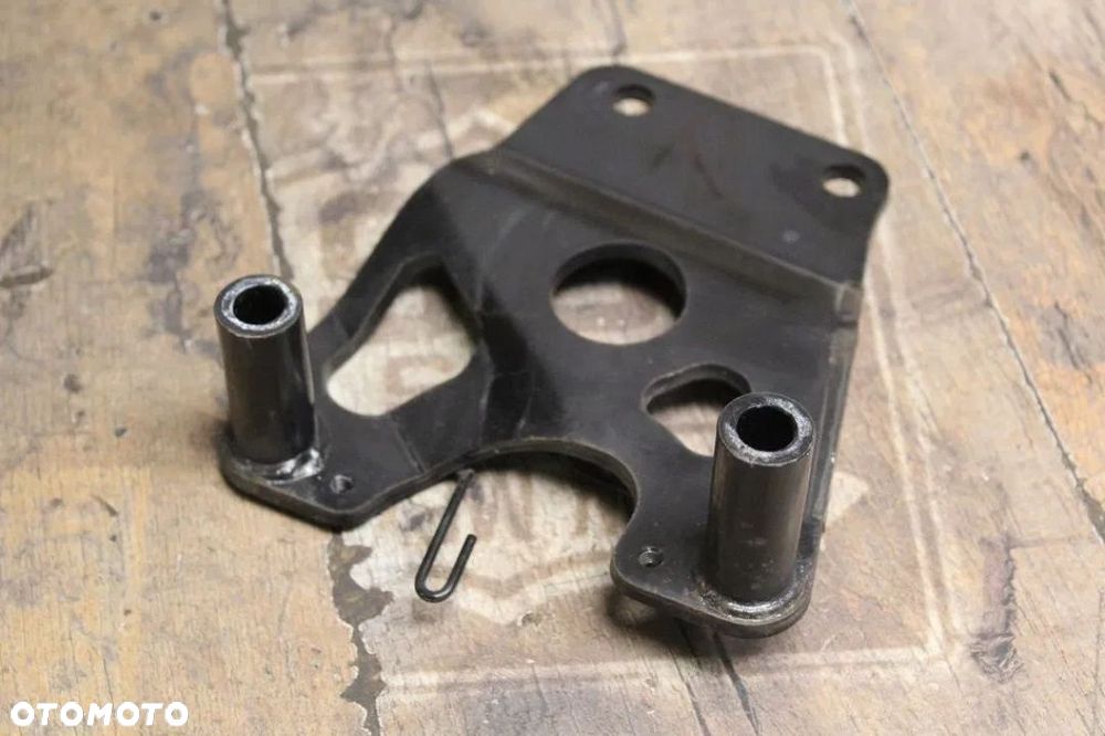 UCHWYT MOCOWANIE SILNIKA XV1900 MIDNIGHT STAR - 2