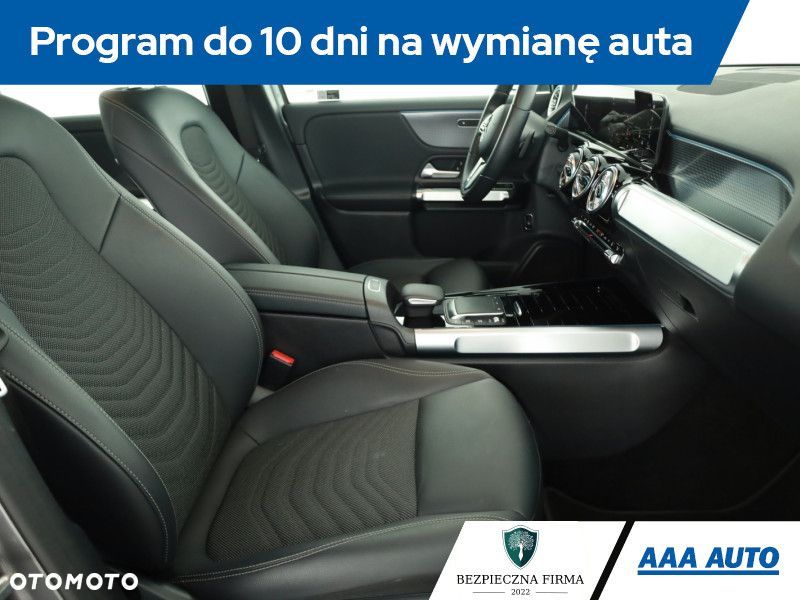 Mercedes-Benz EQB - 9