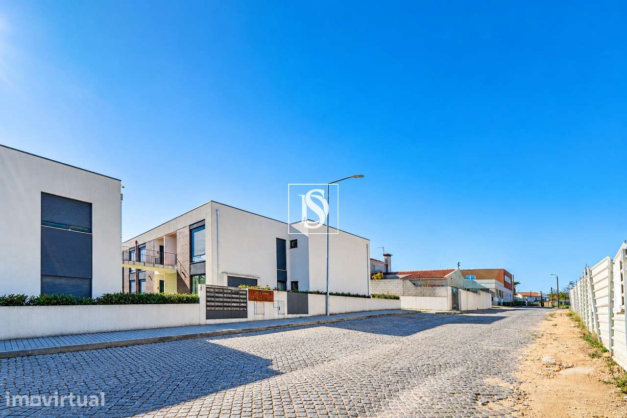 Apartamento T3, Convertido em T4, com 135 m², em Frente ao IPCA - Grande imagem: 2/43