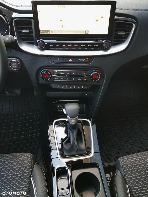 Kia XCeed 1.5 T-GDI Business Line DCT - 16