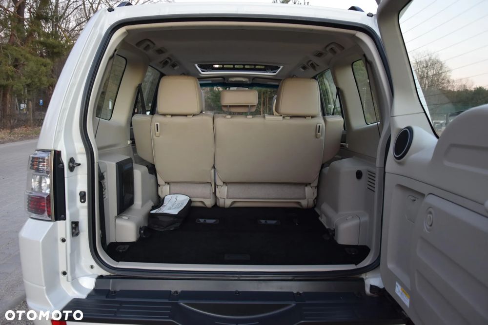 Mitsubishi Pajero - 34