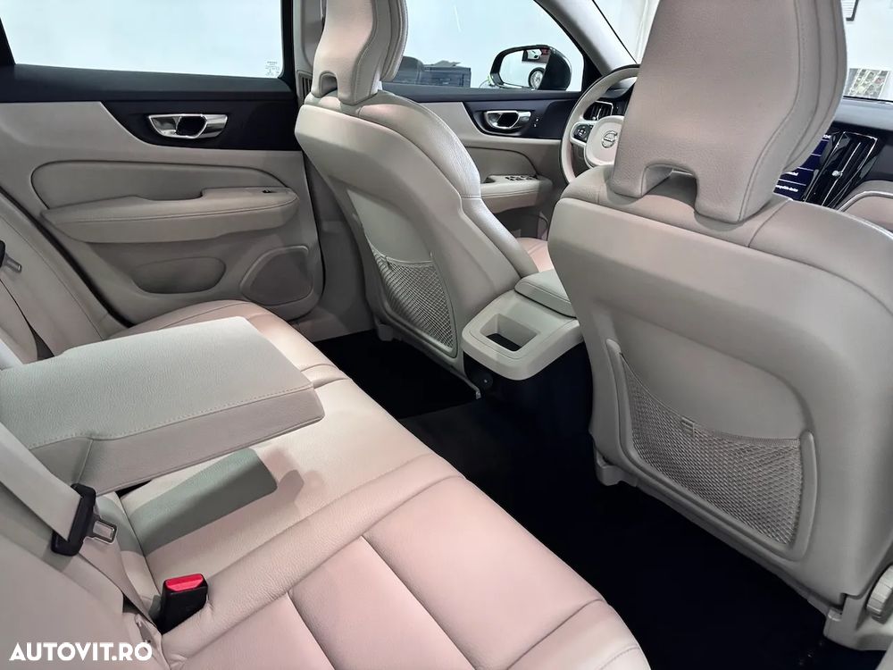 Volvo V60 V60CC B5 MHEV AT AWD Plus Bright - 18