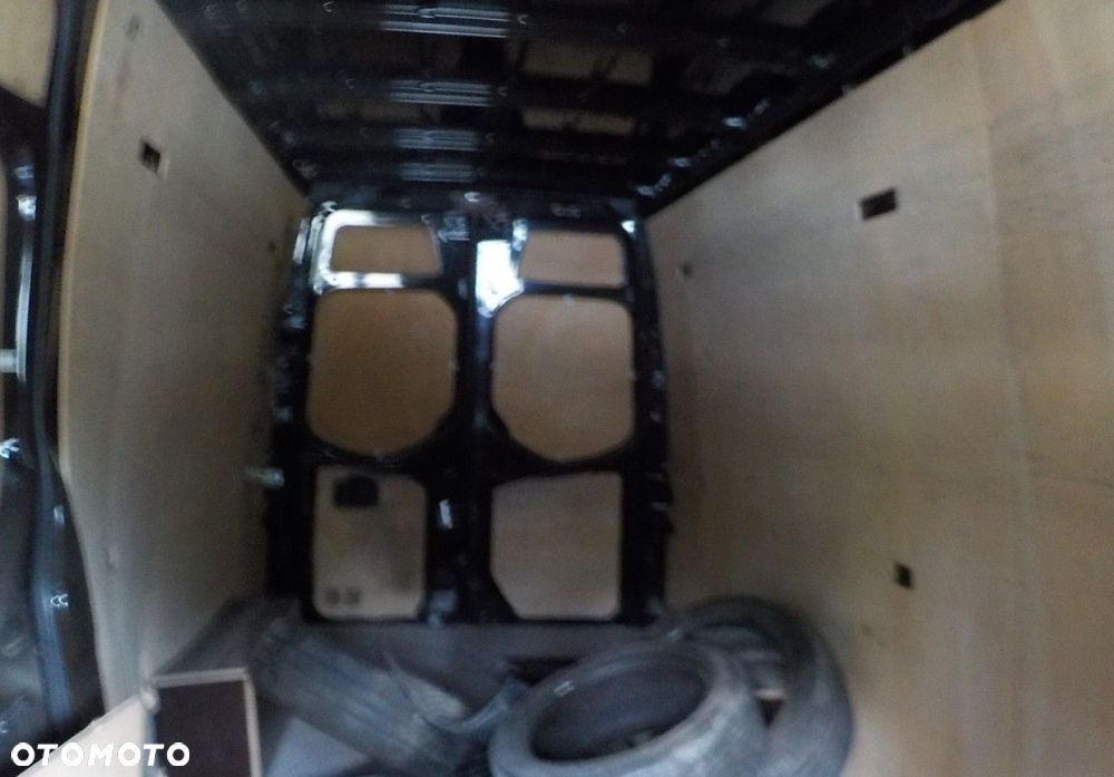 Mercedes-Benz Sprinter - 9