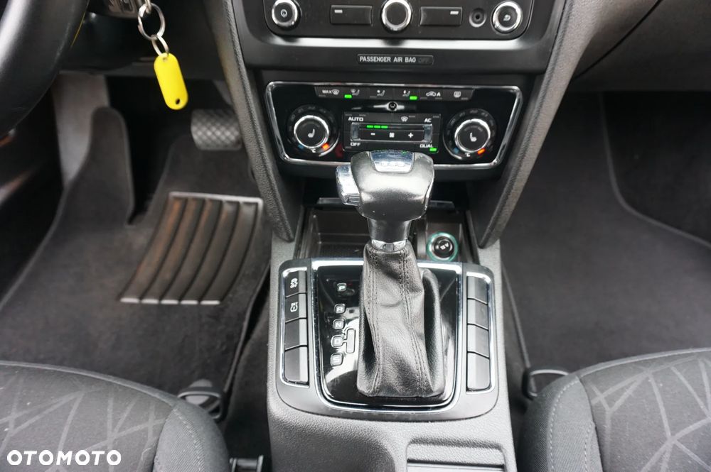 Skoda Superb 2.0 TDI DSG FAMILY - 33