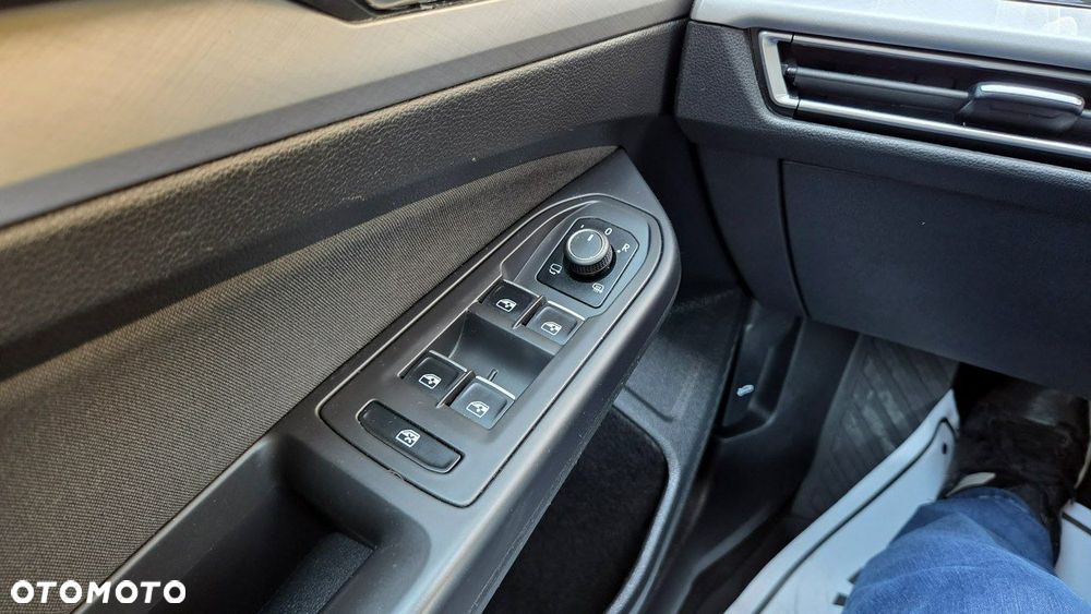 Volkswagen Golf - 24
