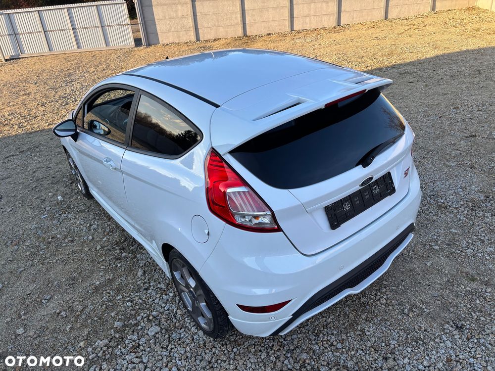 Ford Fiesta 1.6 EcoBoost ST - 16