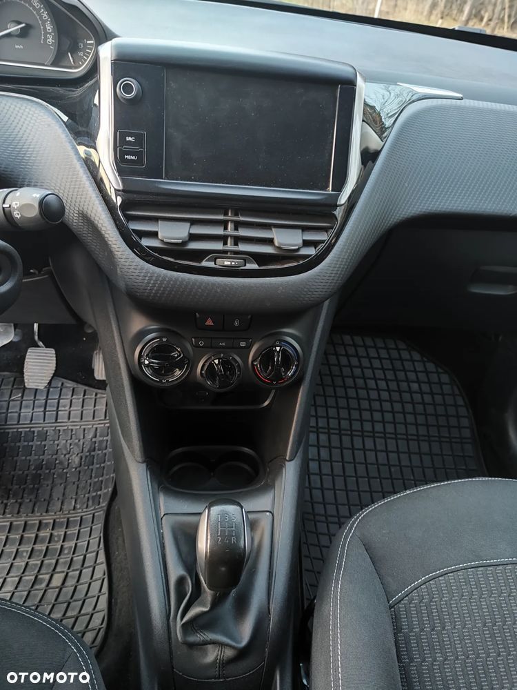 Peugeot 208 PureTech 82 Style - 12