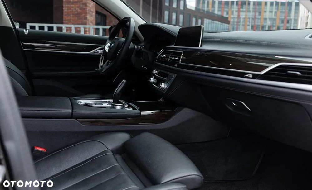 BMW Seria 7 740Li xDrive - 7