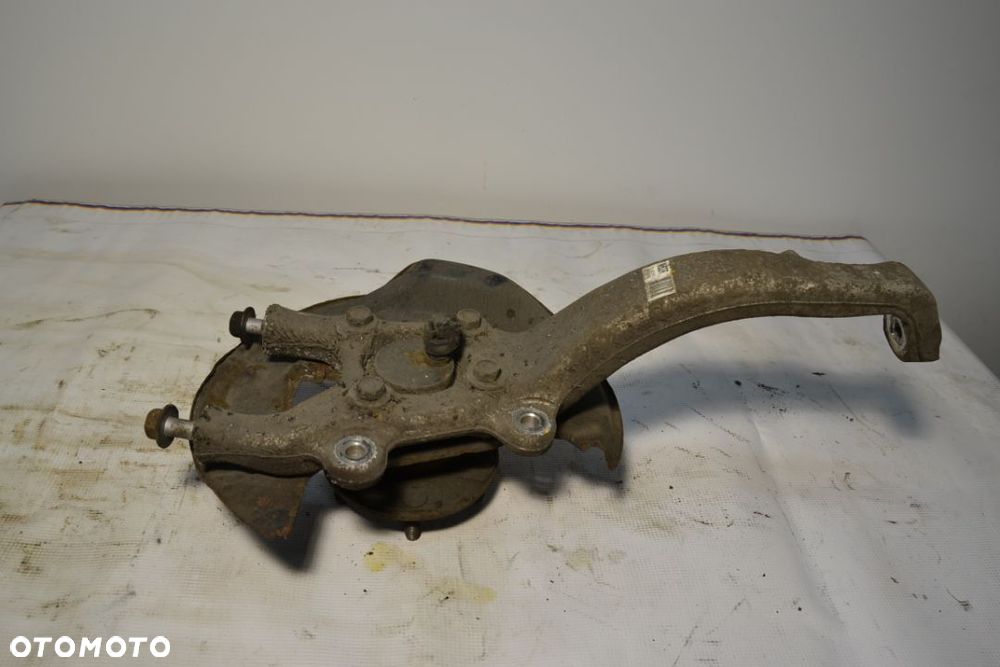 Zwrotnica piasta prawy przód lexus is 220d is 250 - 2