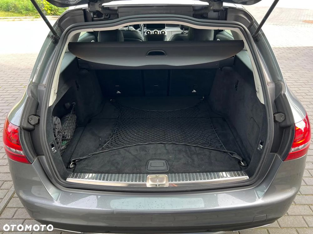 Mercedes-Benz Klasa C 220 d 4Matic T 9G-TRONIC AMG Line - 8