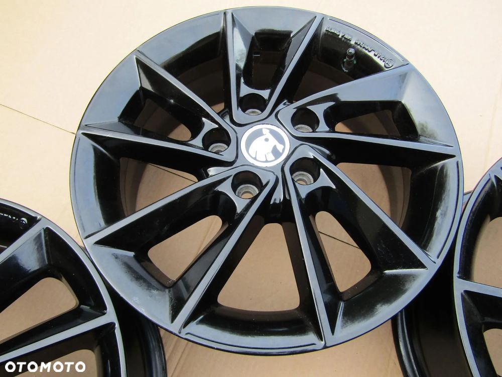 4x Felgi 16 Skoda Octavia II III IV Karoq VW T-ROC T Roc Jetta Golf V VI VII Touran Caddy Jetta Seat Ateca Leon Ateca 6 j 5x112 ET43 - 17