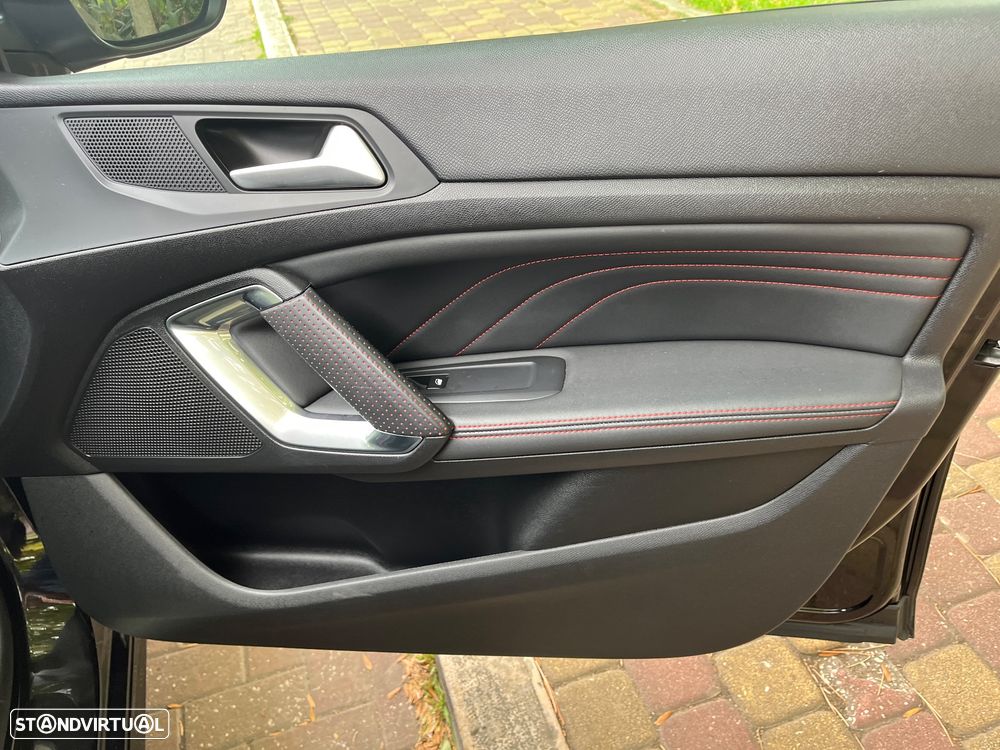 Peugeot 308 1.2 PureTech GT Pack EAT8 - 34