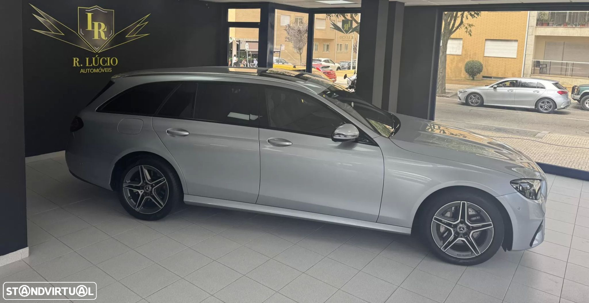 Mercedes-Benz E 300 e AMG Line - 9
