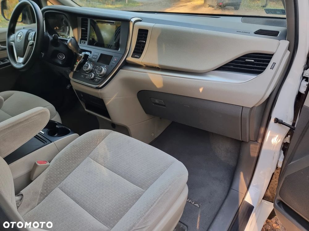 Toyota Sienna 3.5 V6 - 40