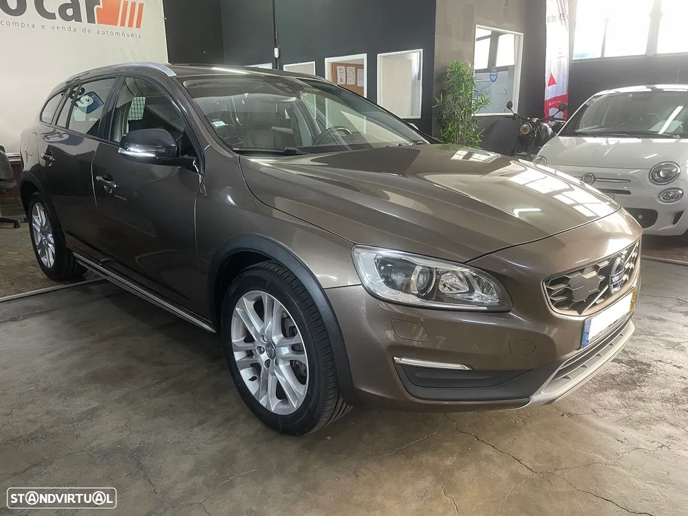 Volvo V60 Cross Country 2.0 D3 Momentum Geartronic - 3