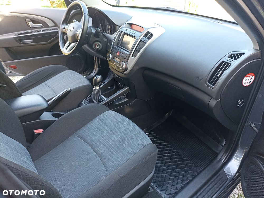 Kia Ceed - 34